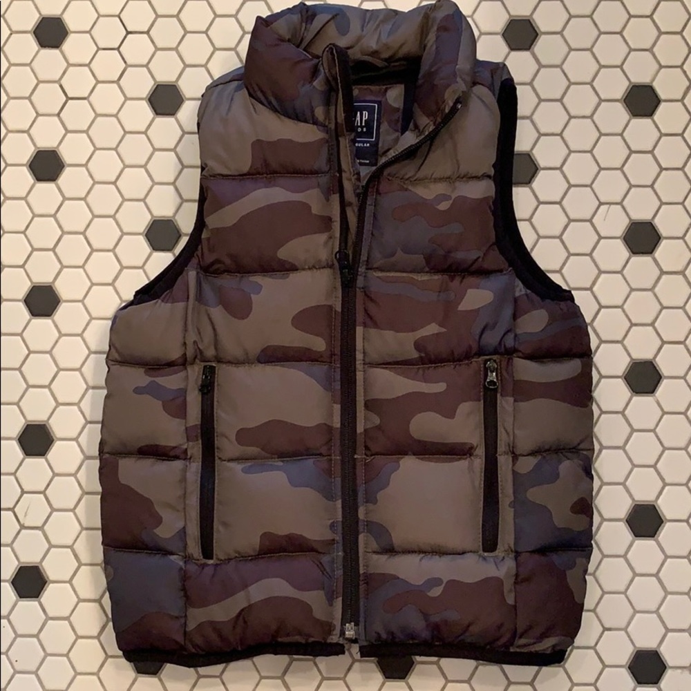 GAP KIDS CAMO PUFFER VEST Boys XS